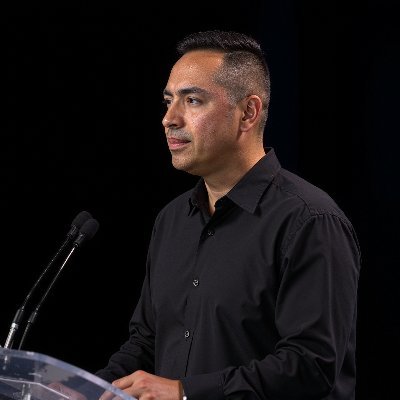 Courtier immobilier & Courtier hypothécaire. Passionné d'immobilier se tenant à jours, offrant ses services aux vendeurs, acheteurs et investisseurs immobilier.