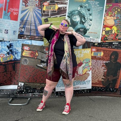 She/Her | 35 | Mother of Buses 🚌 | i wanna rock 🤘🏻| 🌈 I’m no fool, I’m just upside down