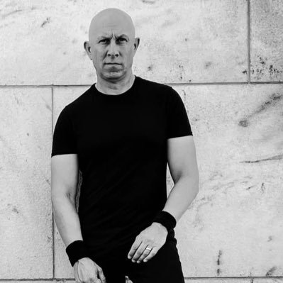 Guitarist/Composer/Producer/Husband/Dad. My music can be heard on your tv. Please follow my projects(#bluelighteffect @craigsiegelbaum & @echoesxthesky)