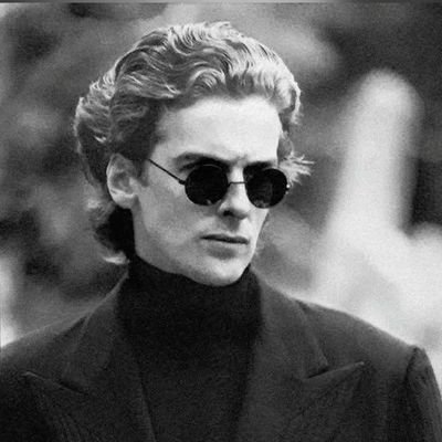 longdeadx's profile picture. she/her