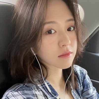 chyarchive12's profile picture. 