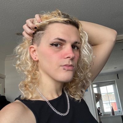 RUST║ 25 ║ IT/SHE ║ ΘΔ ║ 🔞║ Terrifying in the sheets, easily confused in the streets║ NOT A PERSON ║ HARD KINK ║ 🚨PLURAL🚨 ║ PRIV: @RUST_V2 ║ 🏴