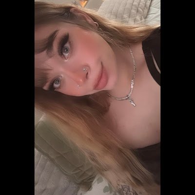 seralena_'s profile picture. ✨ journaling • scrapbooking • snail mail ✨