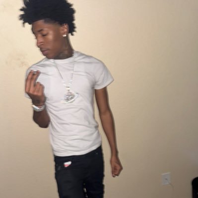 females only, no i dont sell content i just got a horse thats it😂. spam: @gunna2p