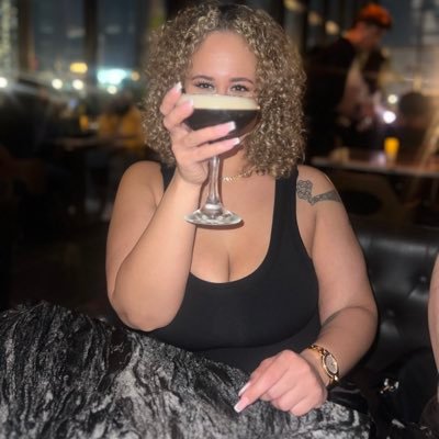 G-Knee 🇵🇷🇩🇴♊️ TikTok : idreamofjeannie__