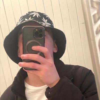 ffacenicky's profile picture. Small creater in pet Sim 99 .Giveaways everyday🎉🎊🎊