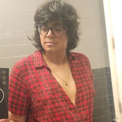 trans alt girl, writer. hands have come up from the dark before and slid away again, why not yours?