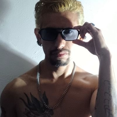 Tu amargado favorito, Self deprecating humour. Educador sexual, psicólogo, entusiasta del encuere y la pvtería. NSFW y Derechos Sexuales . @casalamoira