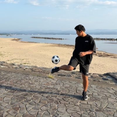 サッカー指導者。関東エリアを中心に活動中。横浜にてサッカースクールを立ち上げ5年目。動作の質を高めることに特化したトレーニングロジックを展開。/理学療法士/JARTA認定スポーツトレーナー/NASM-PES