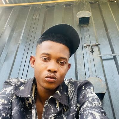 ⭐ THE ENTERTAINER
Artist,dancer,not playing 😂😂
naturally a funny person