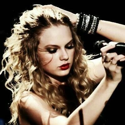 esse perfil tem altos surtos relacionados ao palmeiras, taylor swift e livros.