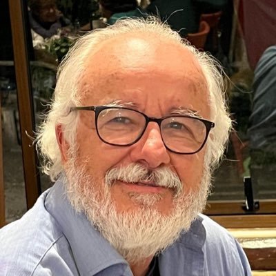Sociólogo, Periodista. Fundador y director de colección Cuncuna; APSI; Literatura&libros, y Centro Cultural Estación Mapocho. Autor de