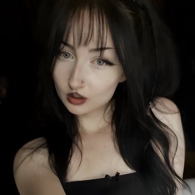 Just a girl who plays a lot of Rust. Business inquiries: lilmslilith@gmail.com