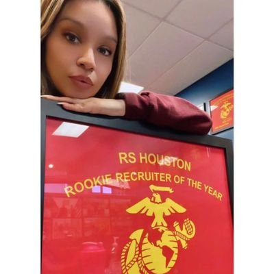 US Marine Corps Staff Sergeant, Recruiter
Sargento de Estado Mayor del Cuerpo de Marines de EE. UU., Reclutador🇲🇽🇺🇸@memorialcity_marines