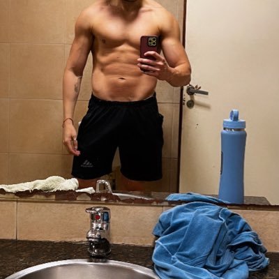 Belgranojeropa's profile picture. acá de Belgrano, muy morboso para cruzar paja entre machos