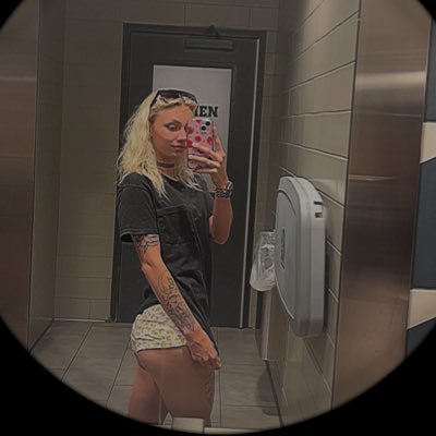 26 🔞 | I pout, you pay 💋 Soft Domme. Loud standards. 💸 $LolaPrincessxo