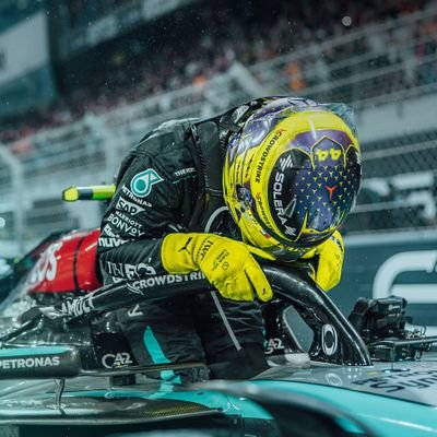 Iam__dwell's profile picture. car enthusiast... CEO @theshave baberbershop..sports fanatics @ManUtd & @murangaseals.. proo gamer 🎱