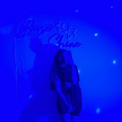 airyruiz's profile picture. in my cuarto azul era