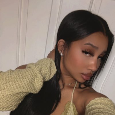 cute, spoiled, crazy, chill girl. 🎀 IG: Jayduh._ TikTok: Jada.lynn20 🤍