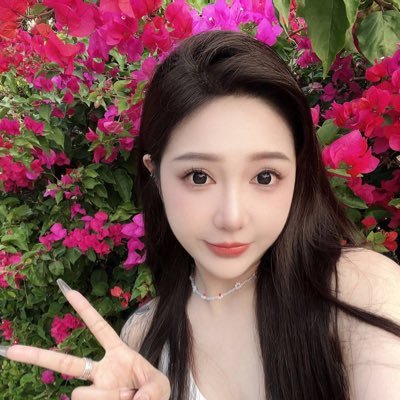 gomoonyong's profile picture. 你好呀👋妹妹我偶尔兼职赚点生活费，身高170体重50kg胸围C，洗吹做都🉑哟～也有性感制服，🉑️叫你爸爸，喜欢角色扮演，需要的加我飞机： https://t.co/FRURvLeAL2或者（与你号）：YWT682