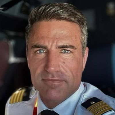 Comandante A320 en @iberia Ayudando a personas a superar su miedo a volar.