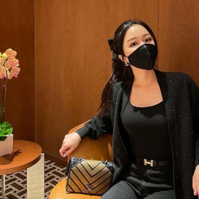 DavidMagriOliv's profile picture. Where elegance meets intellect.
美しさに知性が加わると、武器になる。