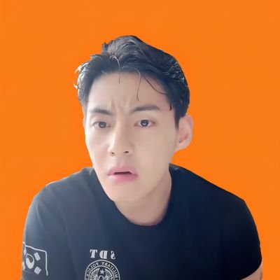 Phoemin2's profile picture. « Tant que nos cœurs sont alignés on resteras une famille.💜 » JIN LE PÈRE DES ARMY’s ✨

                           《ooh i ate that !》 LE LEGENDAIRE KEEHO ✨️