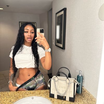 dc_yungmoney's profile picture. Dark 💔clouds, we never see the sky blue 🤦‍♂️