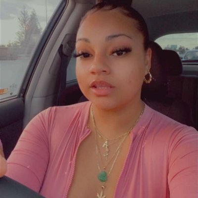 Anayahandrade's profile picture. Freelance Antiques Dealer