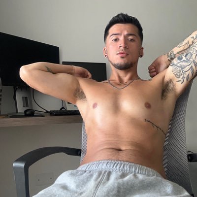 Un soñador bogotano https://t.co/1f8NWEwGXx 🔞