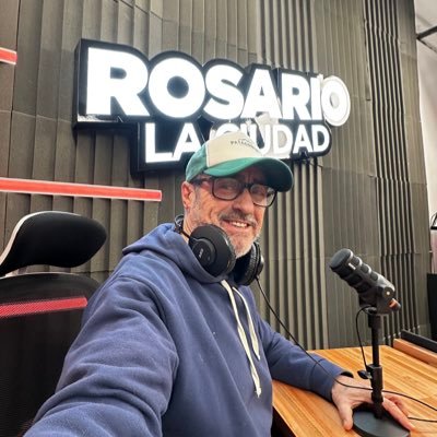 Padre orgulloso, ciclista, trabajador incansable. Para unos un sueño, para otros una pesadilla. Supe ser periodista, cronista de viajes. IG @indioluque