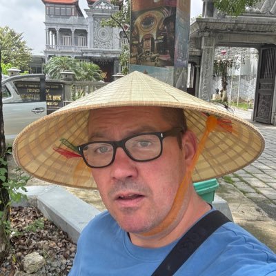 Aspiring YouTuber. Yorkshireman. Once got tapped up by Boy George. Bacon Grill aficionado. ⚫️ ⚪️ . https://t.co/FY4evO3tsG