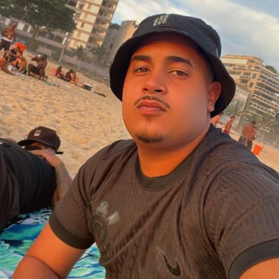Enquanto Deus for o meu chão não há quem me derrube É ele que cuidar de mim!!🙌🙏 Lavínia amor do papai ❤️