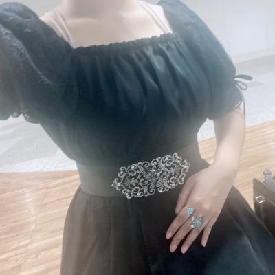 25↑呼びタメご自由にどうぞ／お洋服、ピアス、コスメ、ハチワレ💙axes多め、色々着る／お別れはブロックで🧱男性NG❌