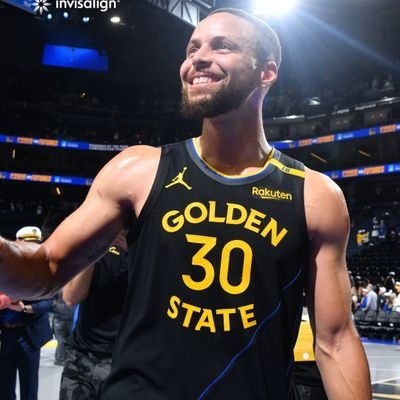 Amo a los Warriors, Raiders, Barcelona, Arsenal, Cruz Azul. Fan de Klay y Stephen. Mexicano que ama a Messi, Bergkamp y Henry.