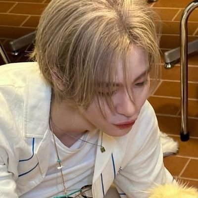 ctrl9fxm's profile picture. subject has been traveling mindlessly for several millennia