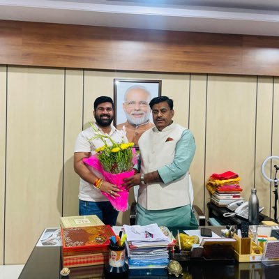 युवा नेता | समाजसेवा में समर्पित | युवाओं की आवाज़ बुलंद करने के लिए प्रतिबद्ध | #YuvaNeta #SamajSeva