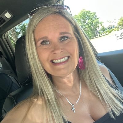 Mother of 3 💕 | 6th-Year Kindergarten Teacher 🍎 | Teaching is my passion! My kids are my world 🌎 | 🏈🏐⚾🎣 Fan | #ClearTheList | SHSU Grad | Texas Proud 🤠