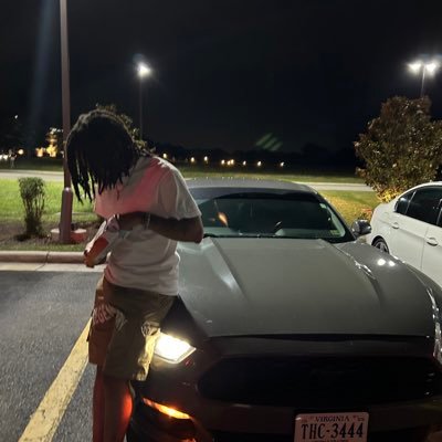 lightskin obsessed with my girlfriend || FREE PALESTINE 🇵🇸|| 19 || socials: vr_trent || Æ ||