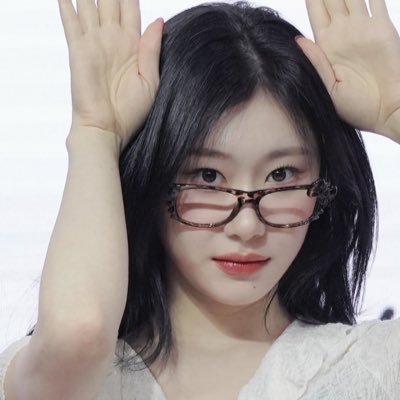 dial: 1-800-LCR-lover-zone 💟 account dedicated to ITZY’s main dancer, vocalist and rapper, our ace #CHAERYEONG #채령