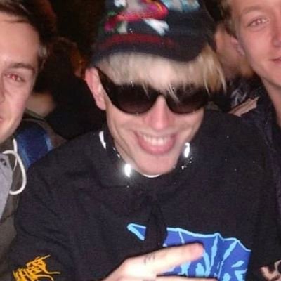 eenhoornmason's profile picture. saw joost
@2O0_2001