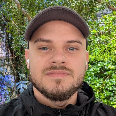 Night on https://t.co/Y9GlJHZEO8 helping you get the best job and Day as a Software Engineer at @VTEXcommerce, building e-commerce infrastructure.