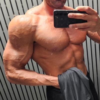 TheFitGiant's profile picture. 28 y.o. college student and athlete. 6'7''. Bi. Alpha Dom. DM me for custom requests or check out my $4.99 OF for full vids, daily content, chatting and more 🔥