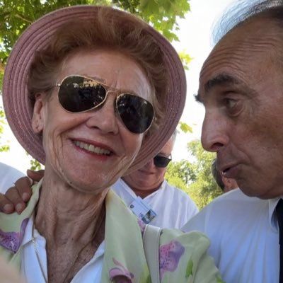 Retraitée des ParfumsC Dior- Ex Vice-présidente du Cté du Loiret Tennis.🎾medaillée vermeil FFT & argent J & Sports-⚜️PIONNIERE RECONQUETE🇫🇷
