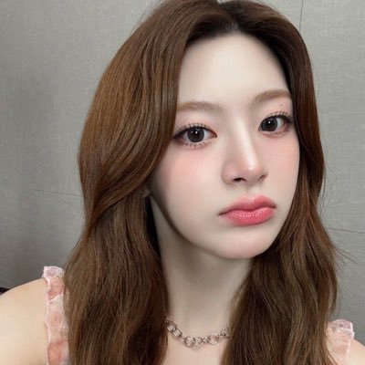 19 she/her i reply to tweets like i'm texting my friends
