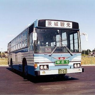 1949(昭和24)年5月から2002(平成14)年5月まで、茨城県土浦市に本社を置き、路線バス、貸切バス、タクシー、旅行業、不動産業を営んでいた。路線バスは、土浦、牛久、佐貫、竜ヶ崎の各駅を起終点に運行して、茨観(いばかん)の愛称で親しまれていた。その茨観で、廃業まで最期の10年間、運転士をしていました。