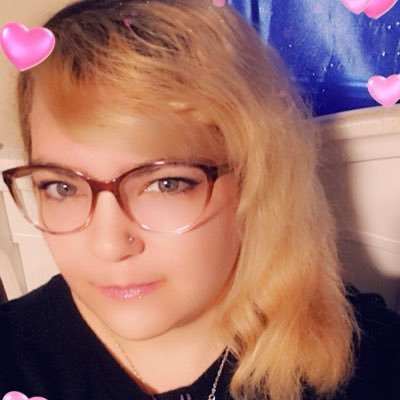 Hi, I'm Anna! I love video games, singing and psychology! 💖 also a Taylor Swift fan! 🖤🐍🖤