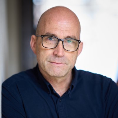 Debattør og forfatter til