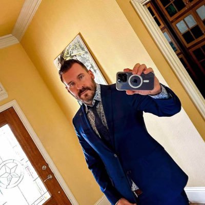 an entrepreneur and 11 years crypto experience & analyst