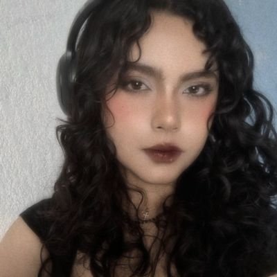 Infj ▸ un diario wlw 
gf: @mitskileaks ‹𝟹